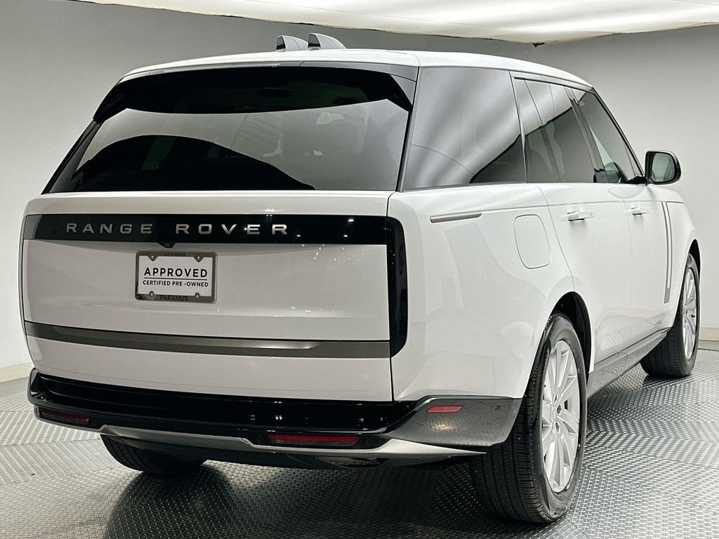 Certified Used 2025 Fuji White Land Rover SE image 13