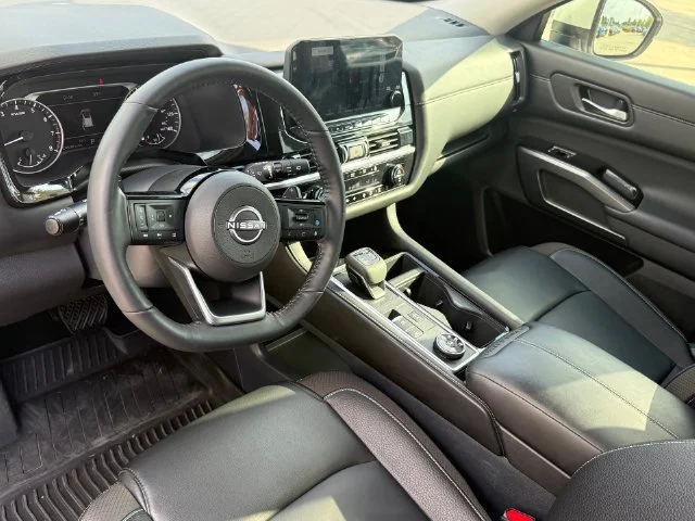 Used 2024 Pearl White Nissan SL image 12