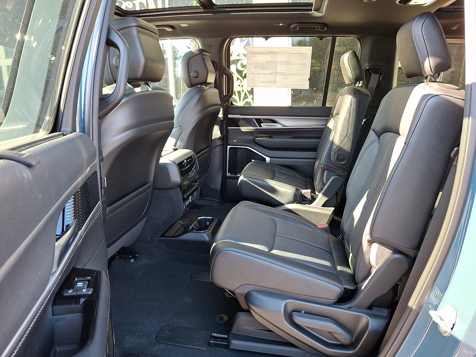 New 2026 Steel Blue Exterior Paint Jeep Limited Reserve image 6