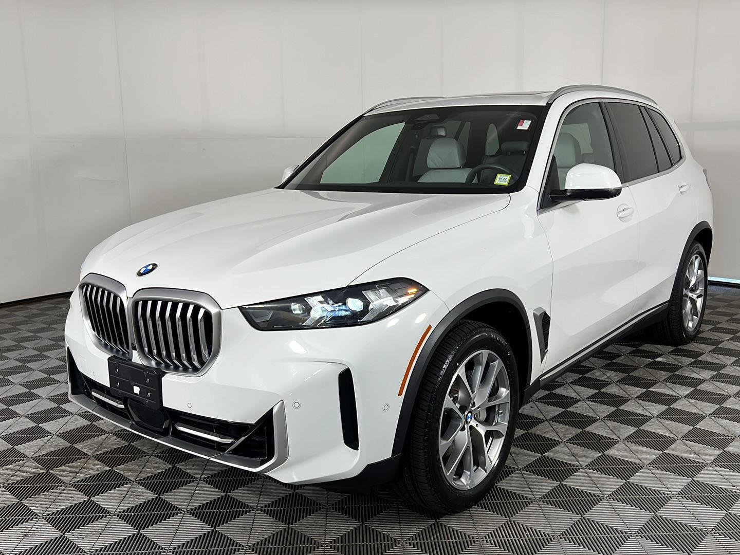 Certified Used 2024 Alpine White BMW xDrive40i image 13