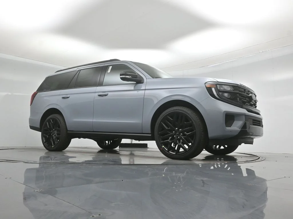 New 2026 Glacier Gray Metallic Tri-Coat Ford Platinum image 3