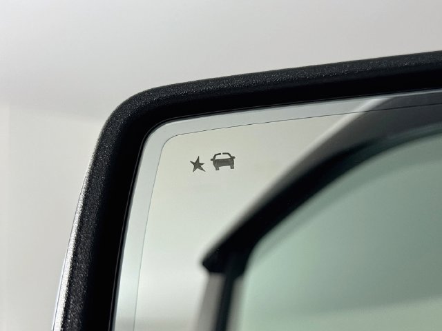 Used 2022 IRIDESCENT PEARL TRICOAT Chevrolet LTZ image 36