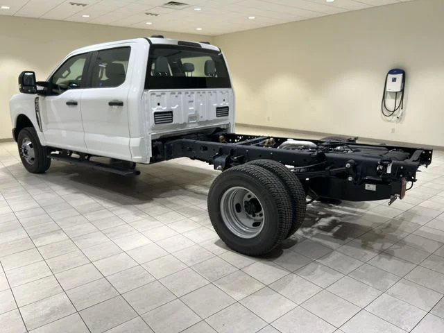 New 2026 Oxford White Ford F-350® XL image 3