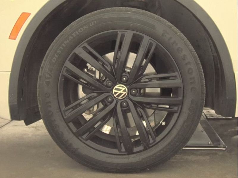 Used 2022 Oryx White Pearl Volkswagen SE R-Line Black image 22