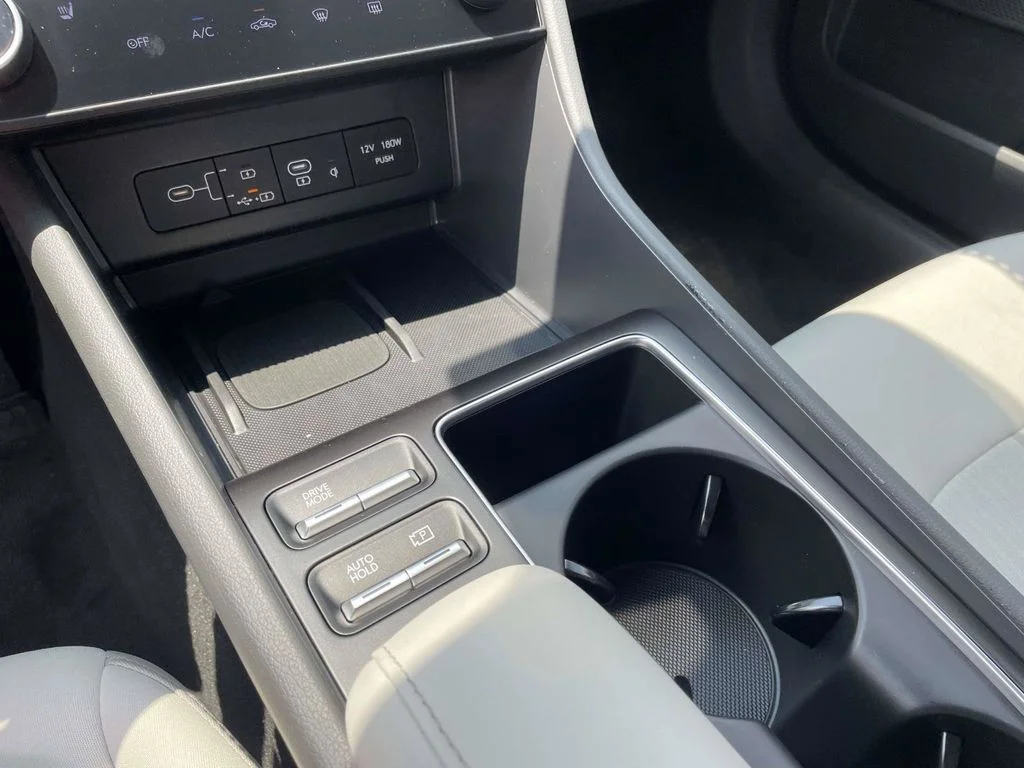 New 2026 White Hyundai SE image 19