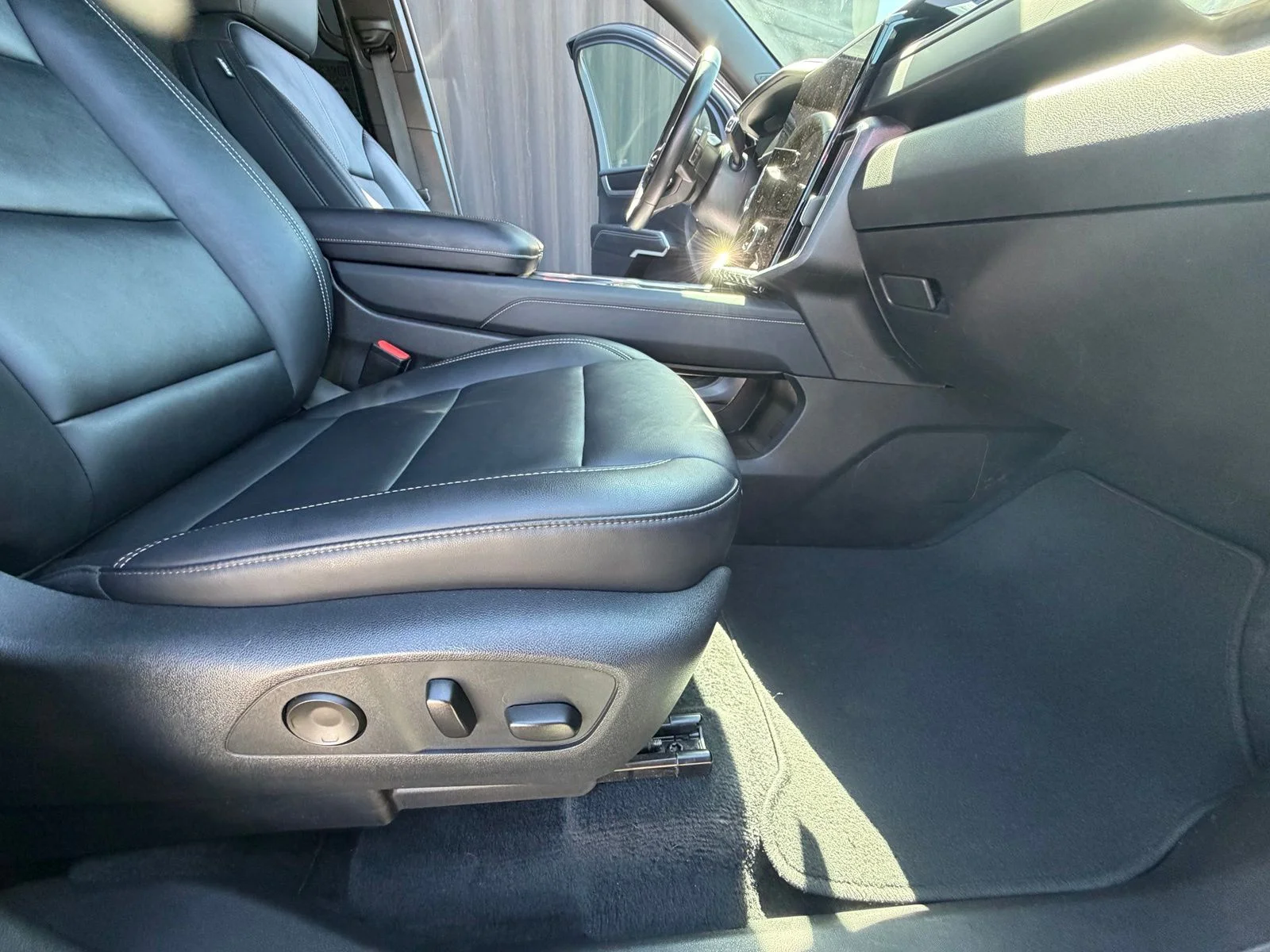 Used 2024 Black GMC Elevation image 32