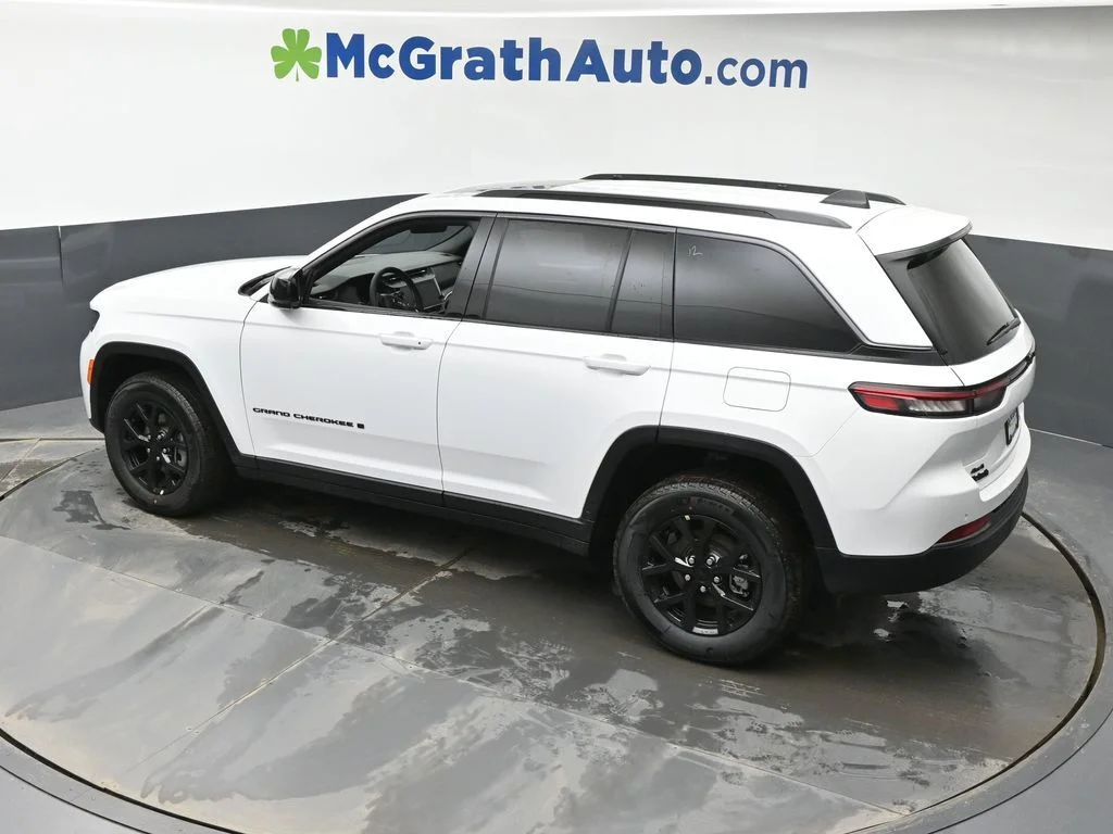 New 2026 White Jeep Altitude image 25