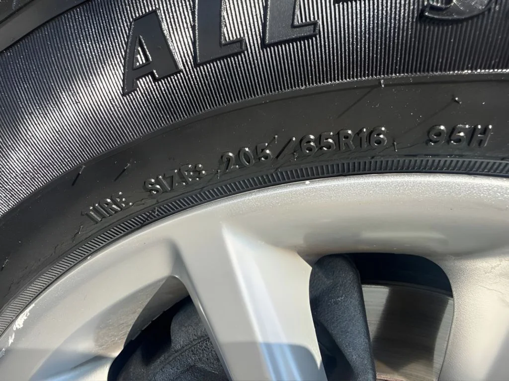 Used 2019 Red Hyundai SE image 24