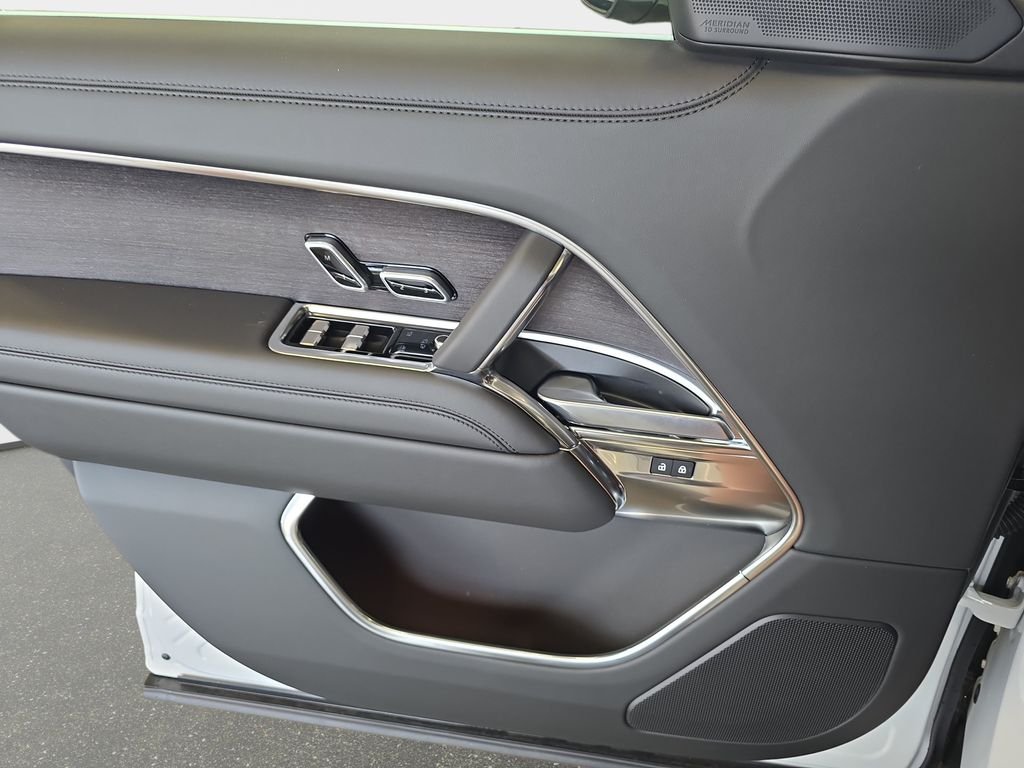 New 2026 Fuji White Land Rover SE image 19