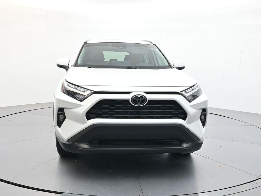 Used 2025 Beige Toyota XLE Premium image 2
