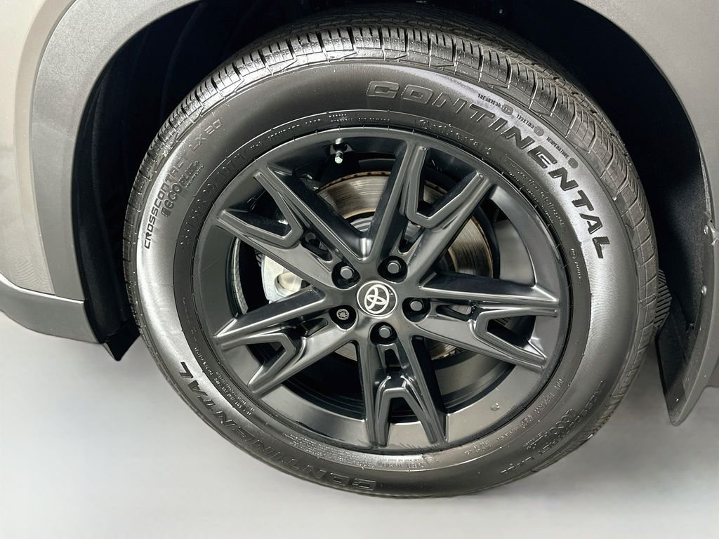 Used 2026  Toyota Limited image 31