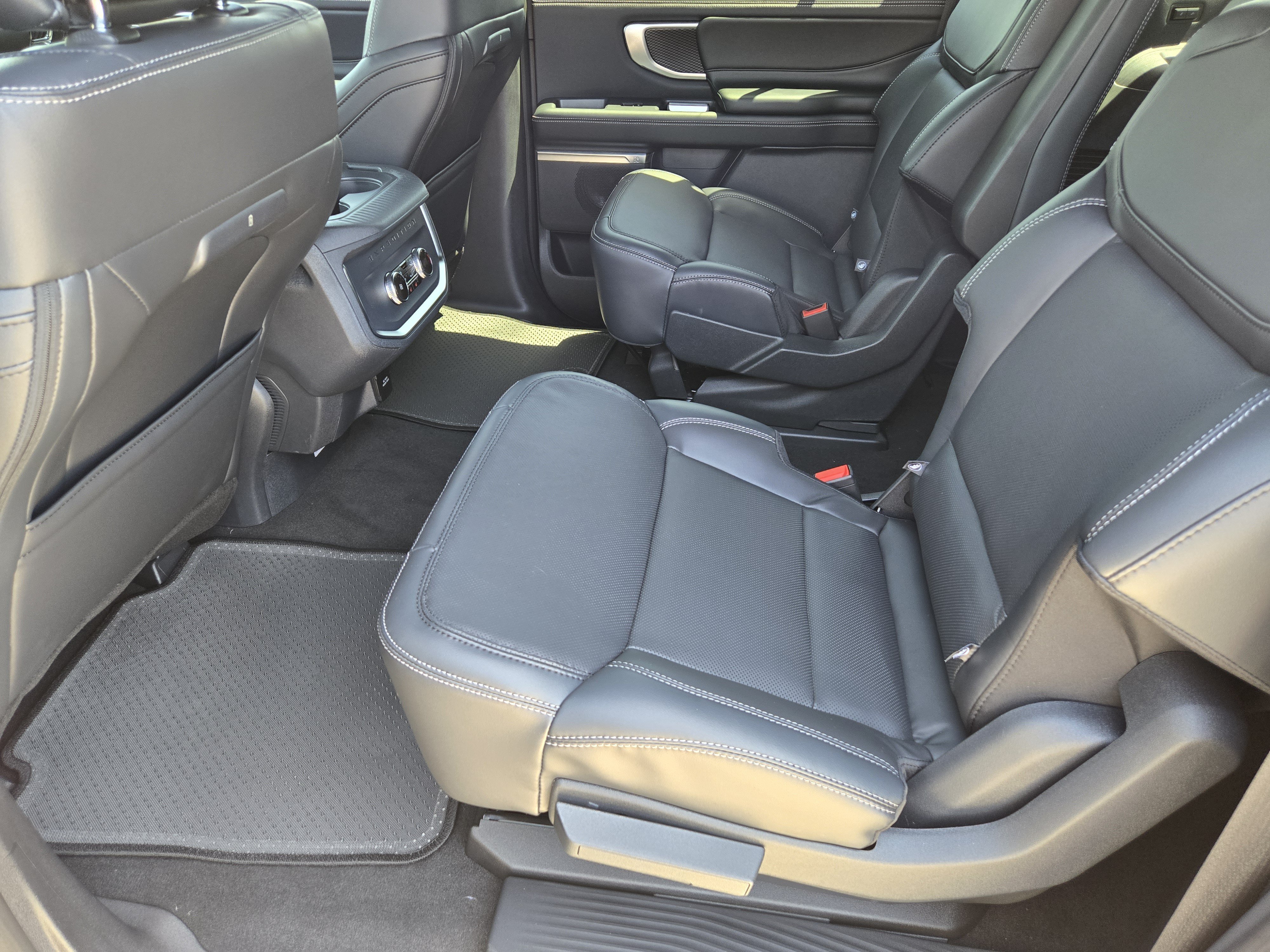 New 2026 Agate Black Metallic Ford Platinum MAX image 18
