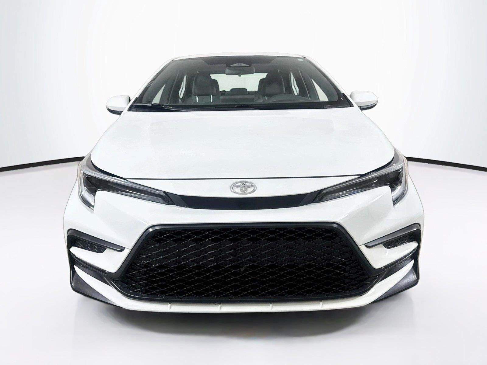 Used 2024 Ice Cap Toyota SE image 4