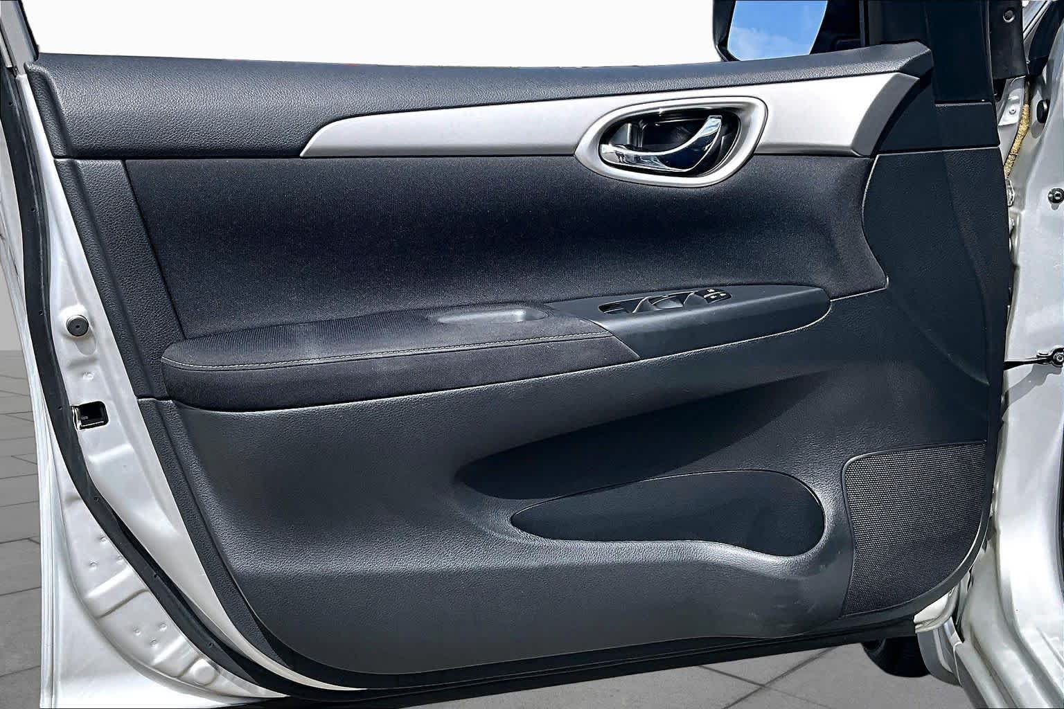 Used 2015 Brilliant Silver Nissan S image 21