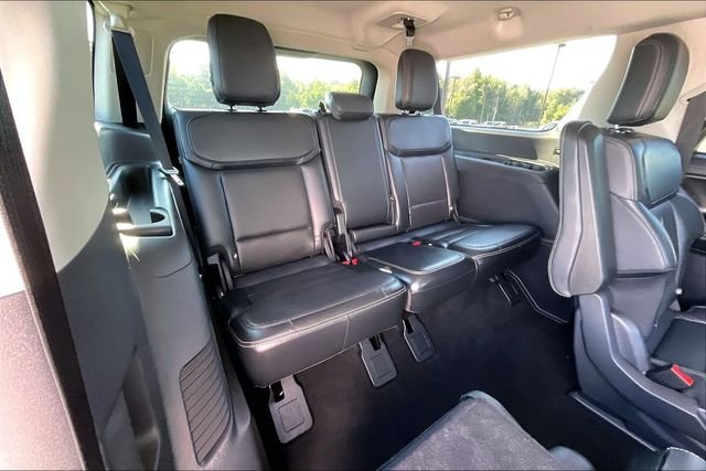 Used 2025 Agate Black Metallic Ford Platinum image 29
