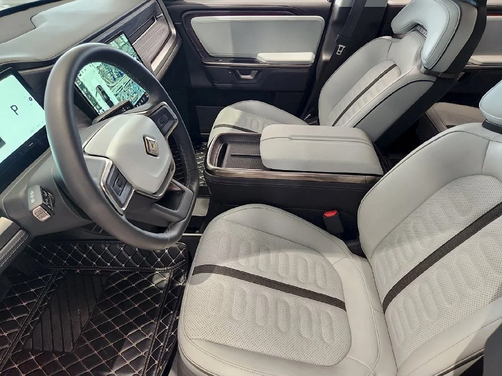 Used 2025  Rivian Adventure Dual Motor Max Pack image 12