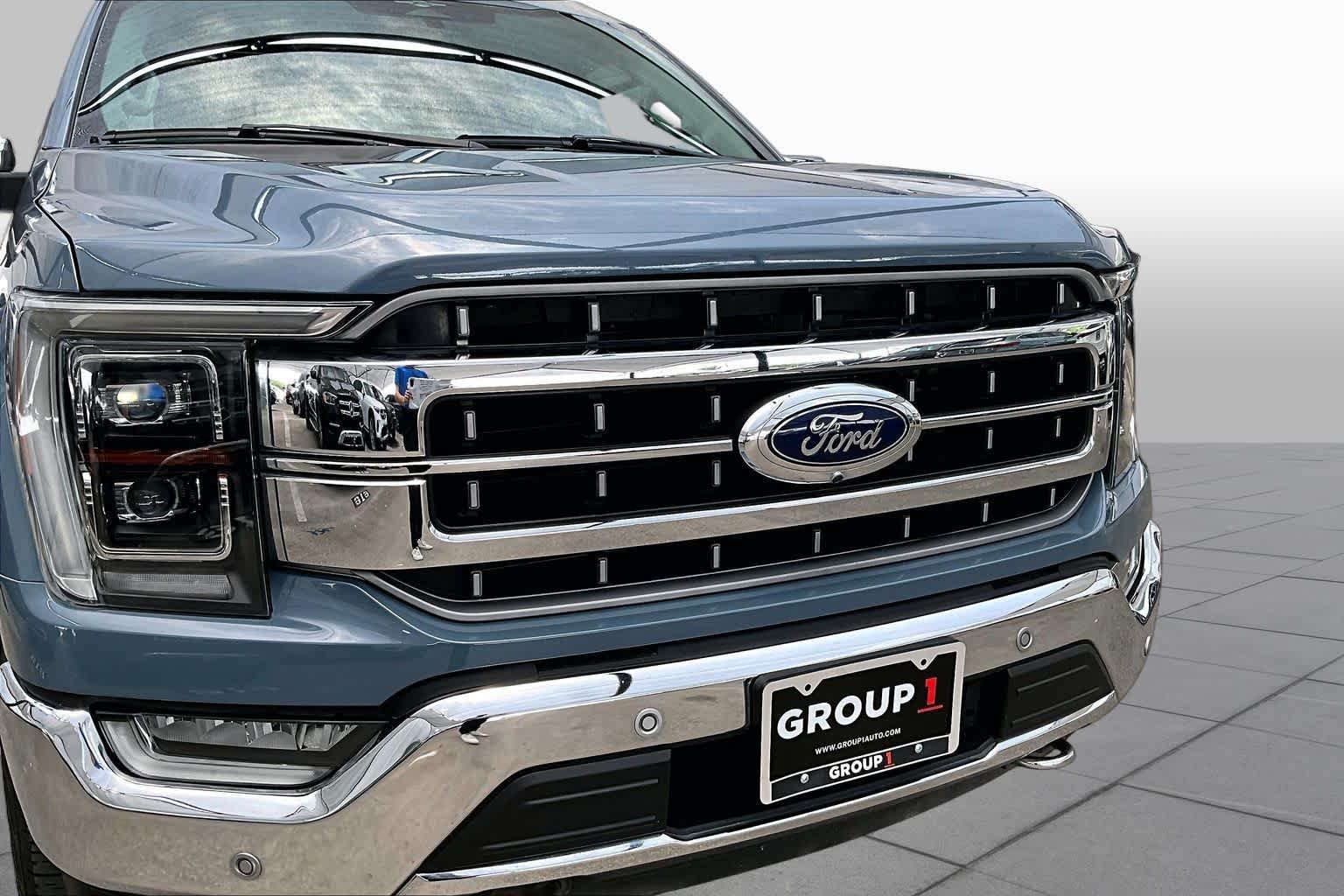 Used 2023 Azure Gray Metallic Tri-Coat Ford LARIAT image 30