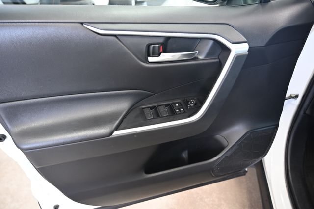 Used 2022 White Toyota XLE image 26