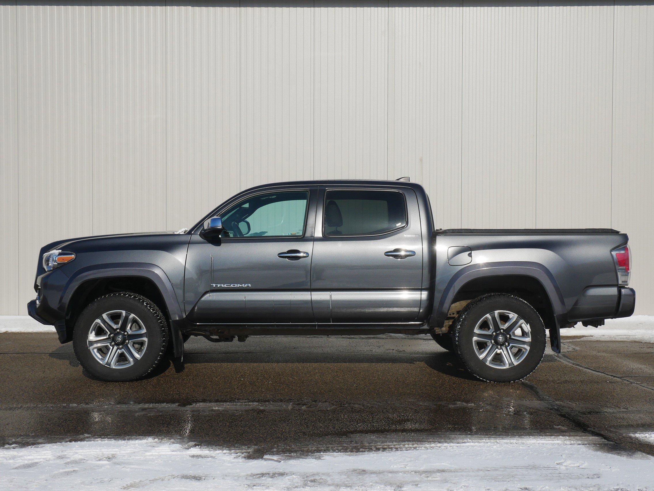 Used 2019 Toyota Tacoma Limited with VIN 3TMGZ5AN0KM257462 for sale in Hastings, Minnesota