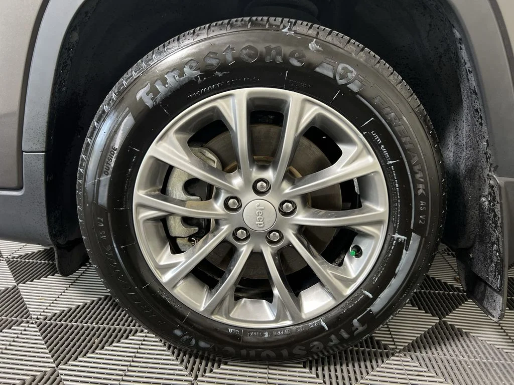 Used 2021 Gray Jeep Latitude Lux image 19