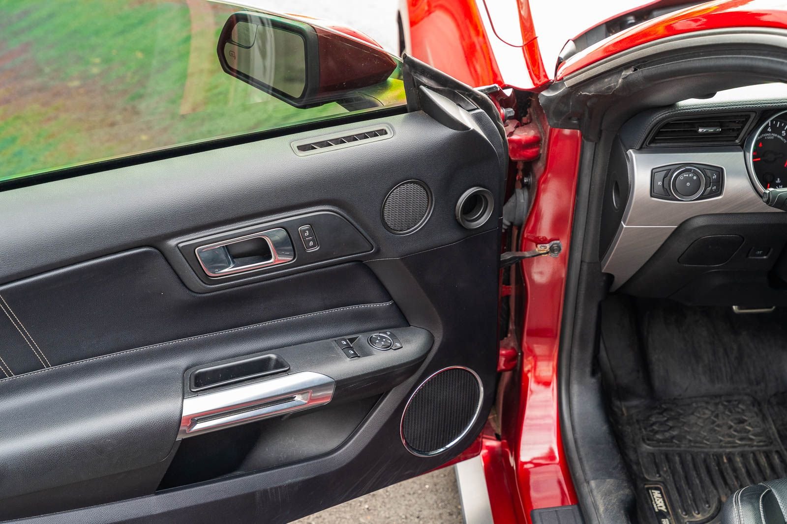Used 2019 Red Ford GT Premium image 17