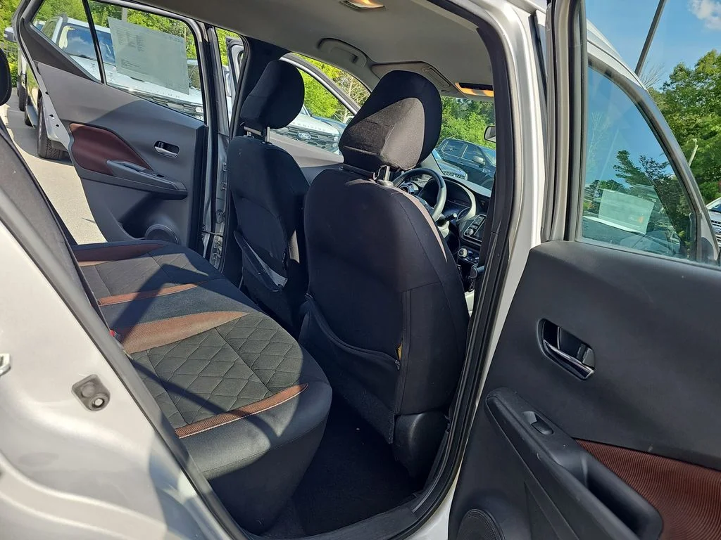 Used 2019 Silver Nissan SR image 11