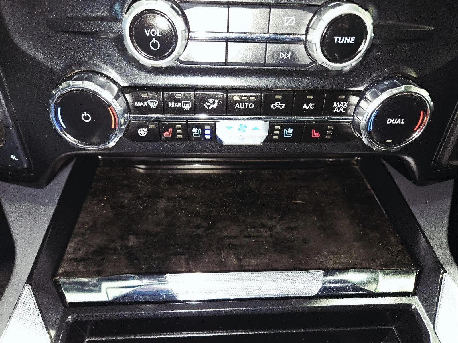 Used 2024 Carbonized Gray Ford Lariat image 52