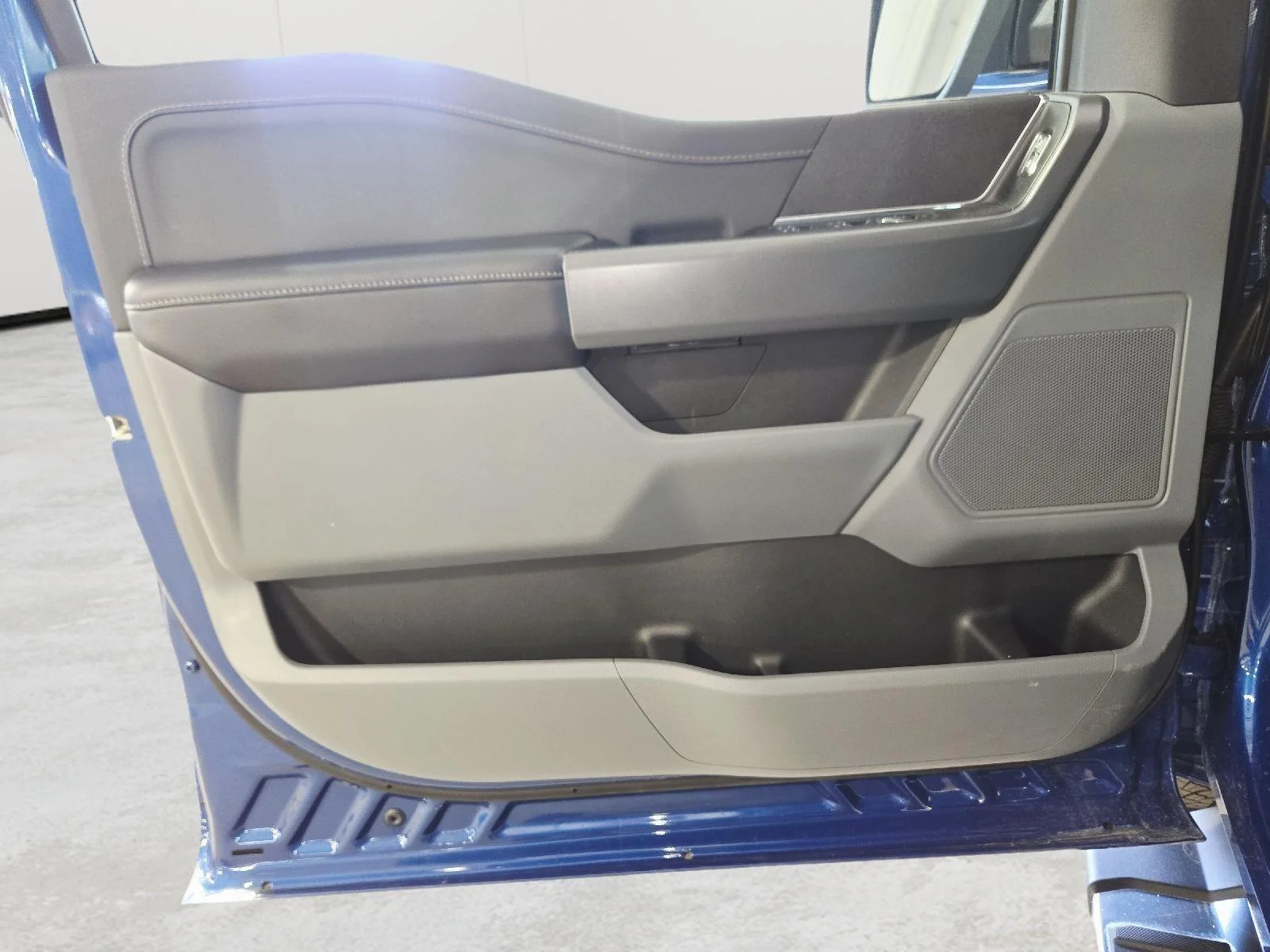 Used 2025 Atlas Blue FORD XLT image 18