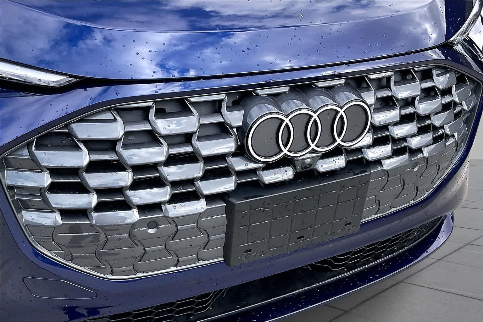 Used 2025 Navarra Blue Metallic Audi Premium image 27