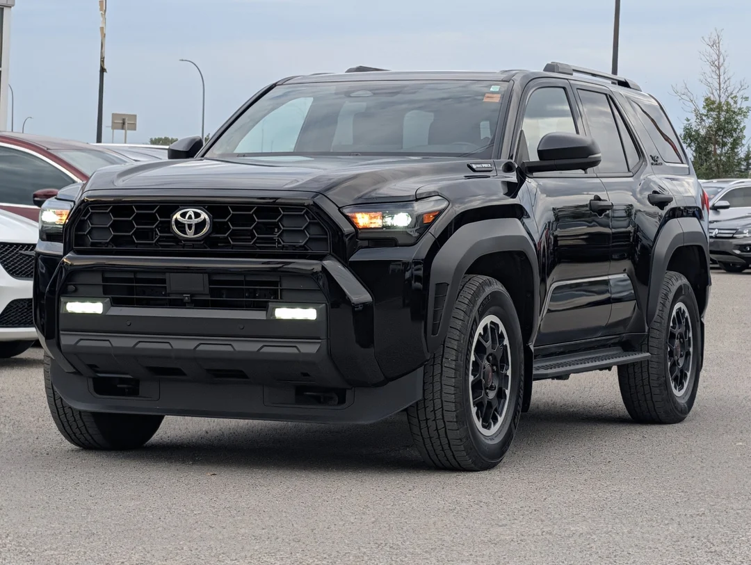 Used 2025  Toyota Hybrid - - 4x4 - 2.4L Turbo I-4 Hybrid - 275 HP - 3rd Row - Blind Spot - Adaptive Cruise & More! image 4