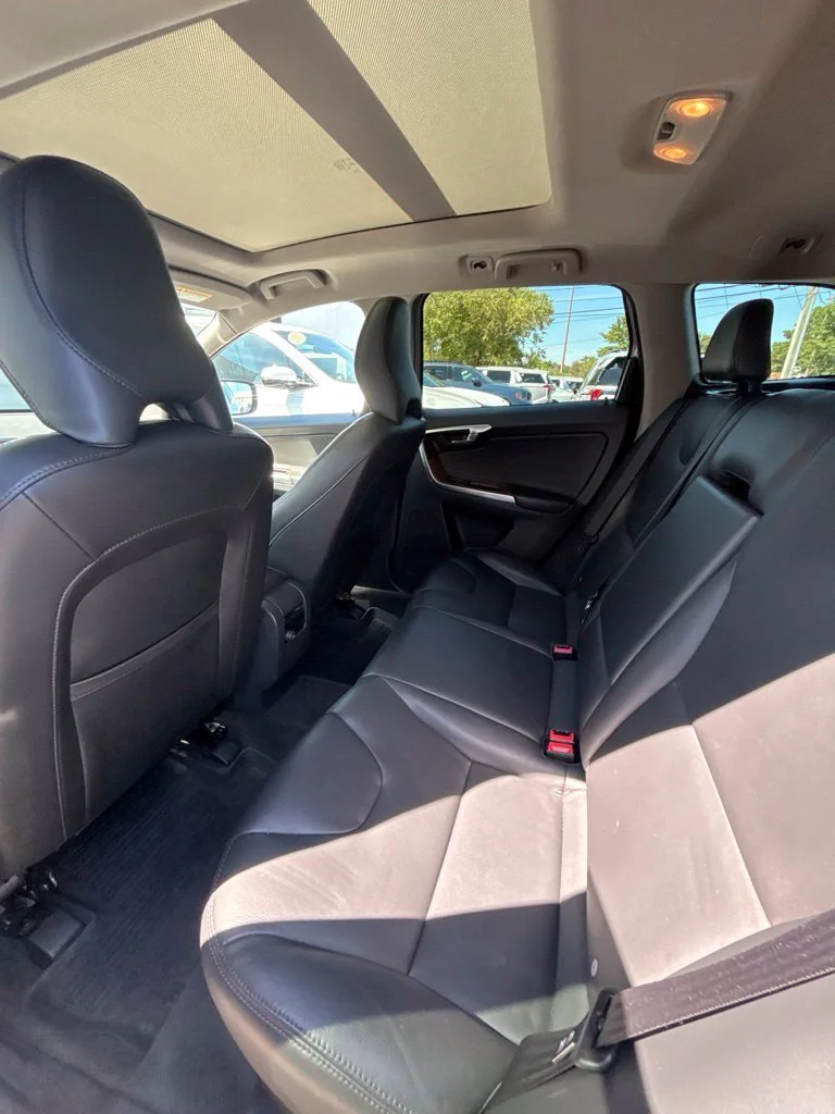 Used 2017 Silver Volvo T5 Inscription image 16