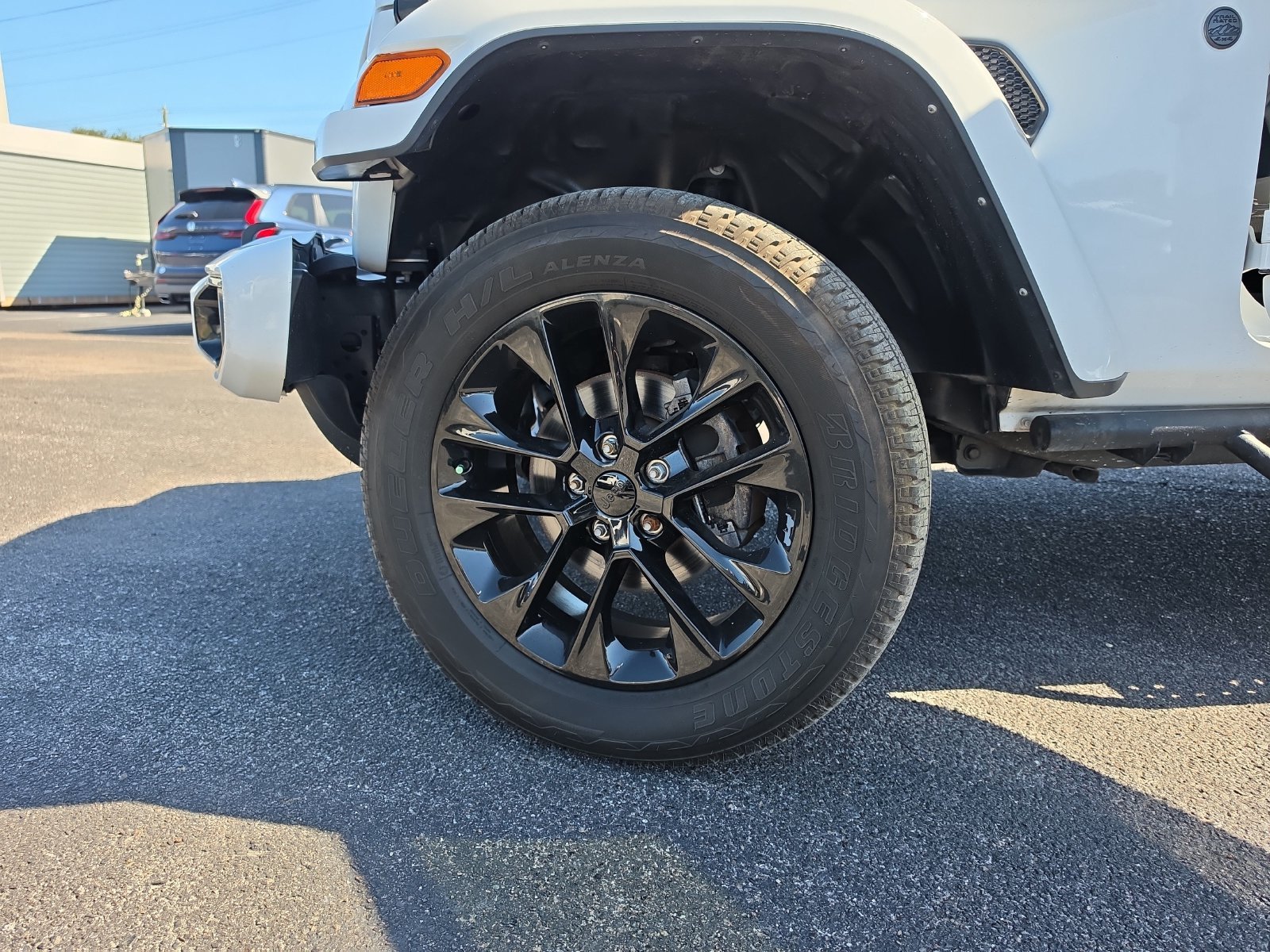 Used 2022 White Jeep High Altitude image 26