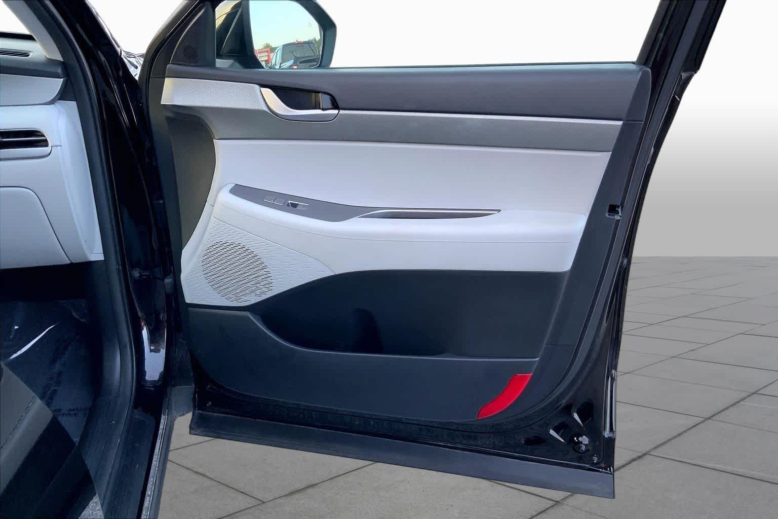 Used 2025 Abyss Black Pearl Hyundai SEL image 21