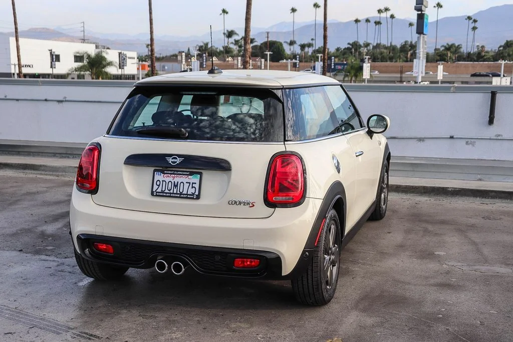 Used 2021 White MINI Classic image 9