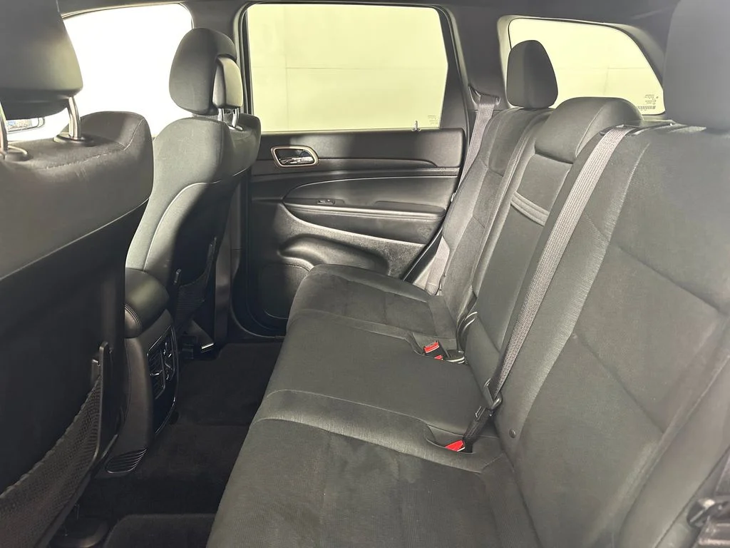 Used 2015 Silver Jeep Laredo image 24