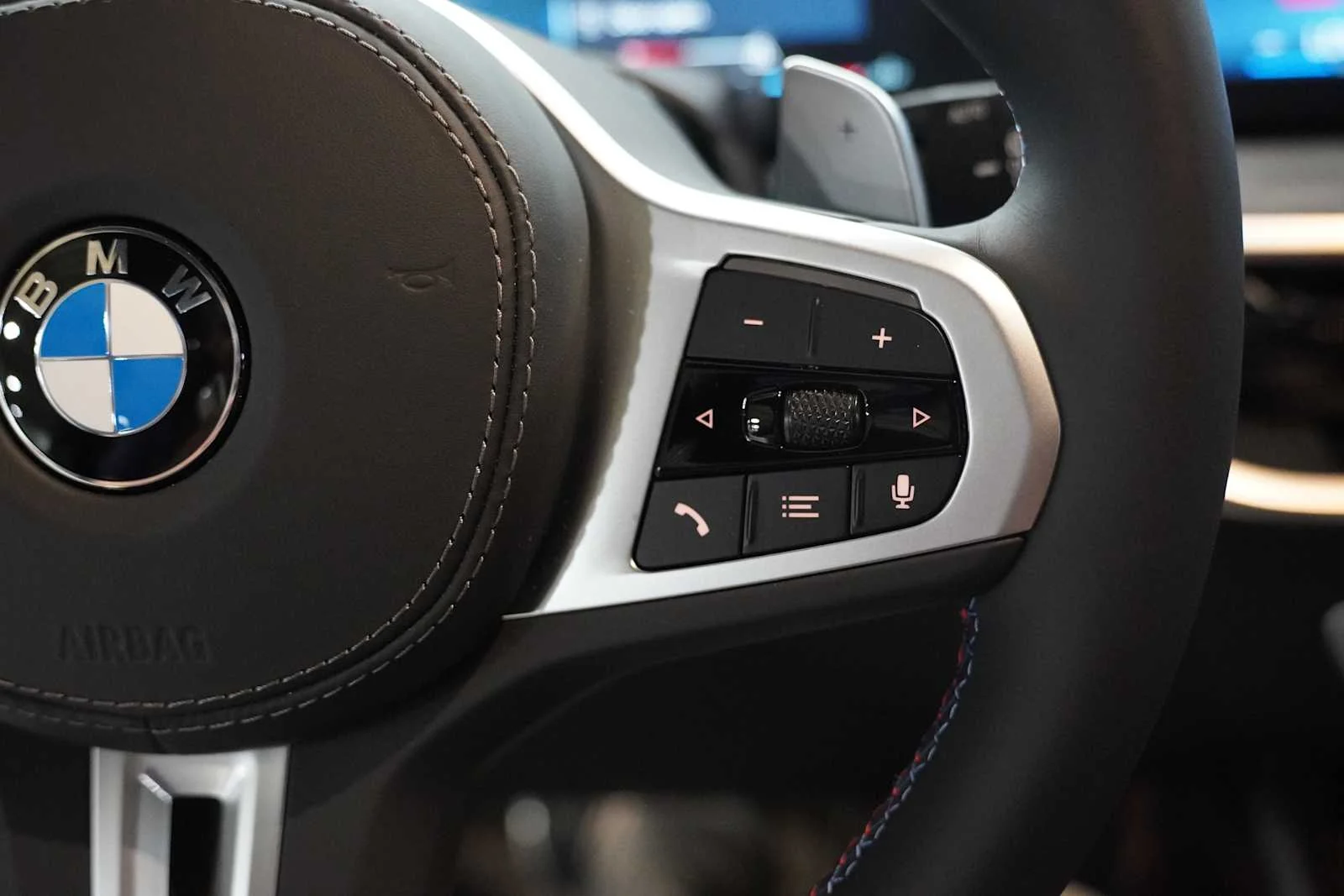 Used 2027 Mineral White Metallic BMW M60i image 22