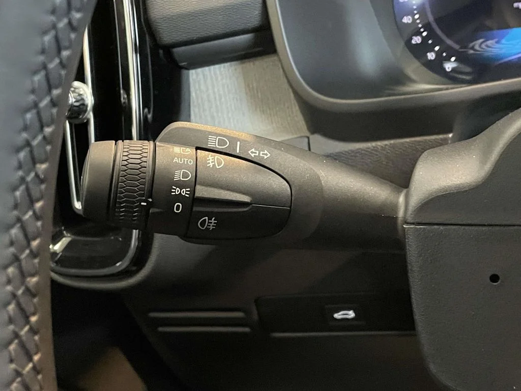 2026 Volvo XC40 Core - Photo 38