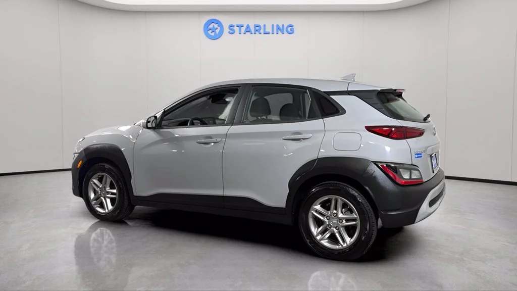 Used 2022 Silver Hyundai SE image 4