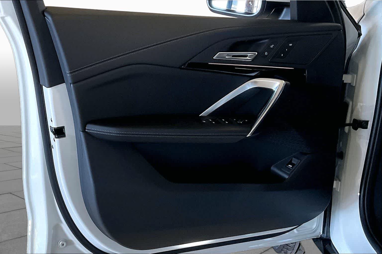 New 2026 Alpine White BMW xDrive28i image 10