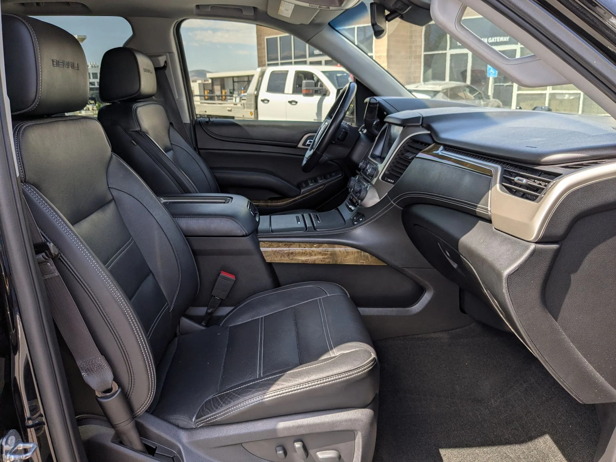 Used 2017 Onyx Black GMC Denali image 29
