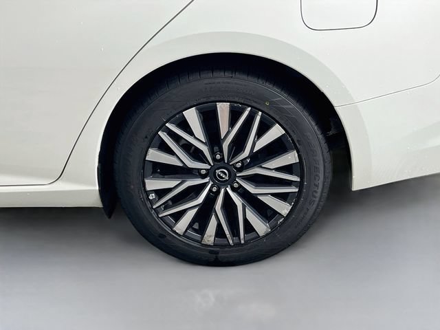 Used 2025 White Nissan SV image 33