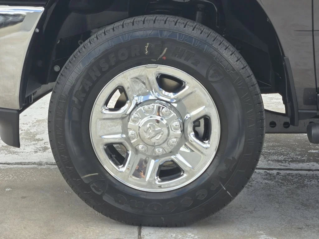 New 2026 Granite Crystal Metallic Clearcoat Ram Tradesman image 10