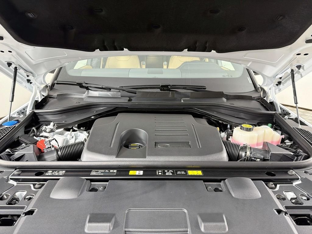 New 2027 Fuji White Land Rover SE image 32