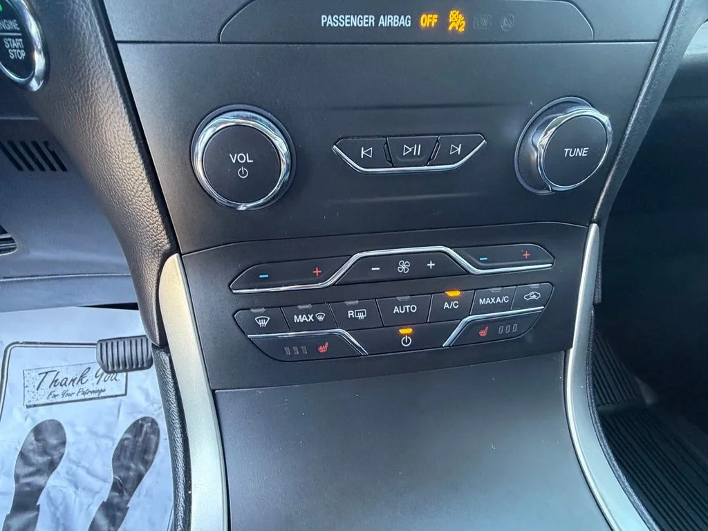 Used 2019 Green Ford SEL image 25