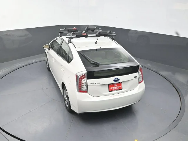 Used 2013 White Toyota Two image 27
