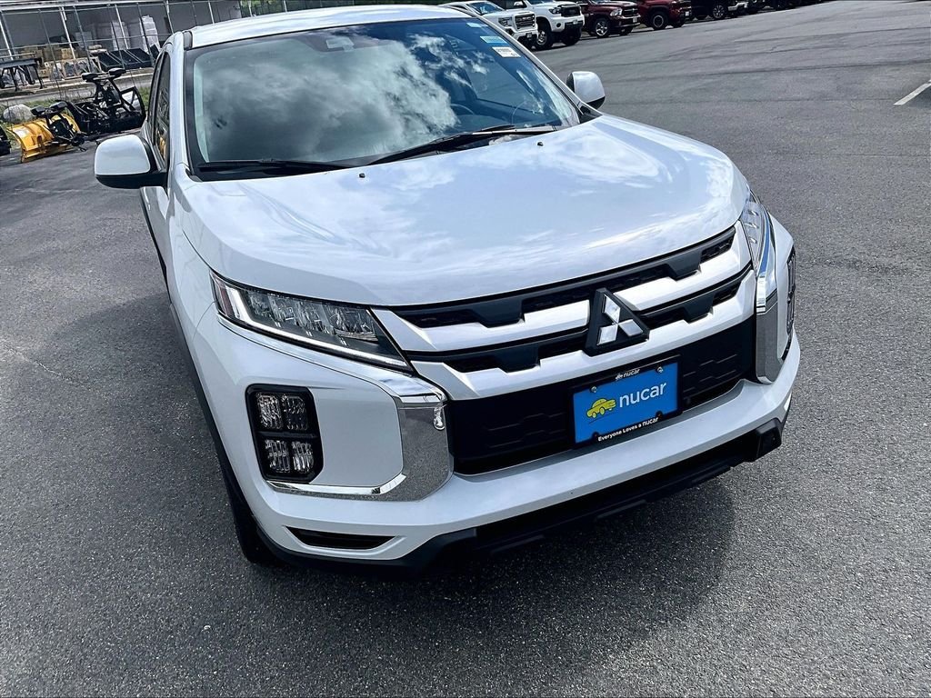 Used 2025 White Diamond Mitsubishi  image 5