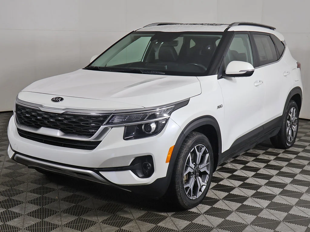 Used 2021 White Kia EX image 9