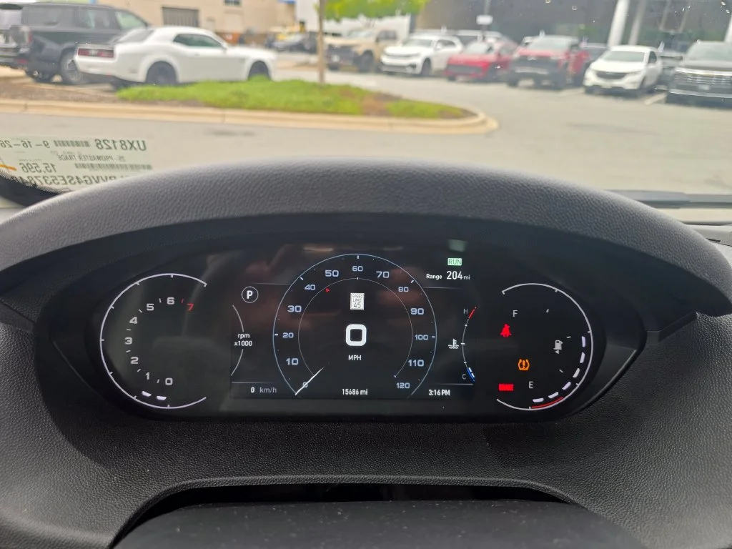 Used 2025 White Ram Base image 20