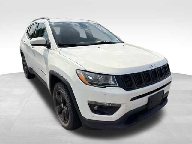 Used 2019 White Jeep Latitude image 2