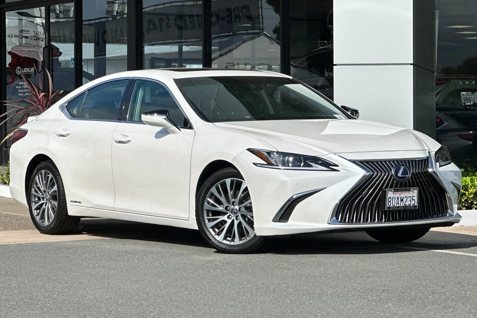 Used 2020 White Pearl Lexus 300h image 2
